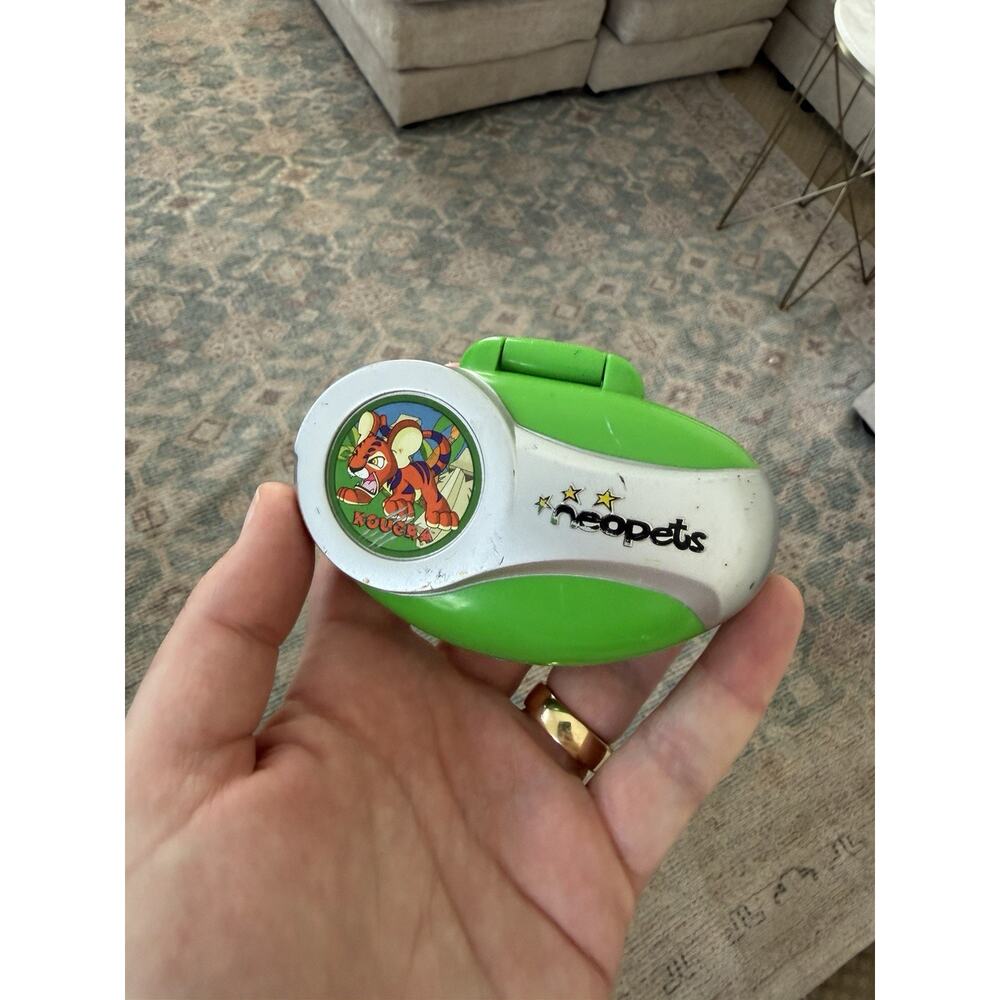 NeoPets Pocket Neopet Virtual Pet Electronic Game Green Tested Working Tiger